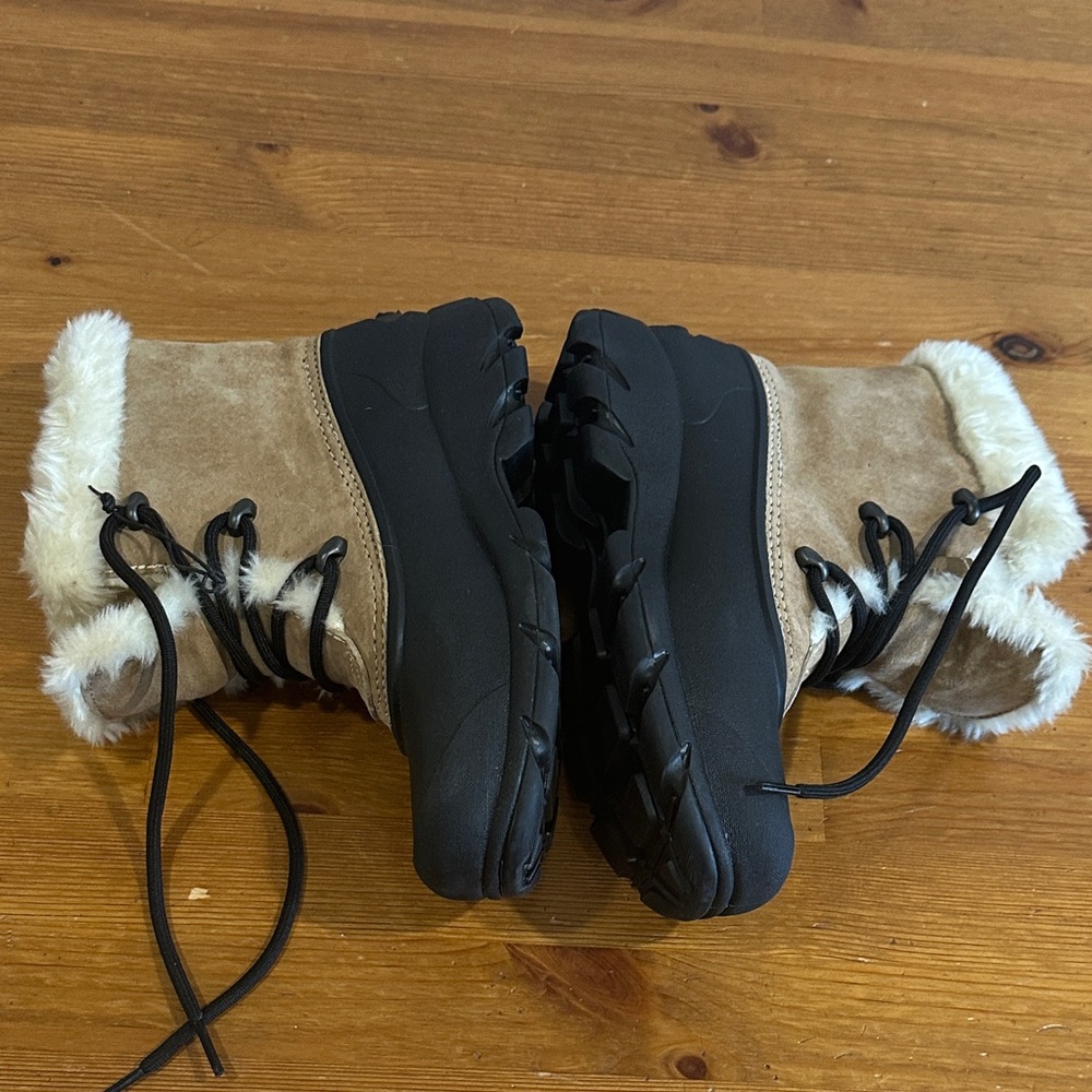 Sorel Women's Tan and Black Ankle Boots - Picture 12 of 16